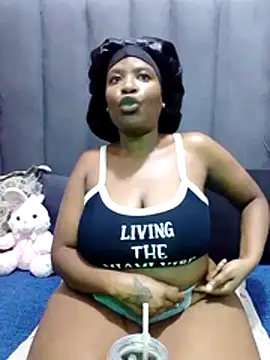 MrsMxx25 online show from October 31, 8:02 pm