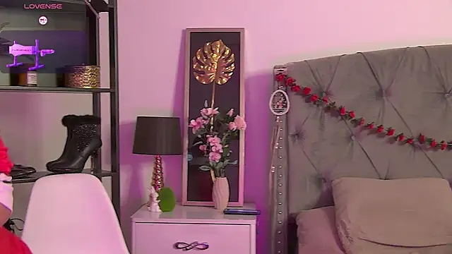 LolaButtie online show from May 15, 6:49 am