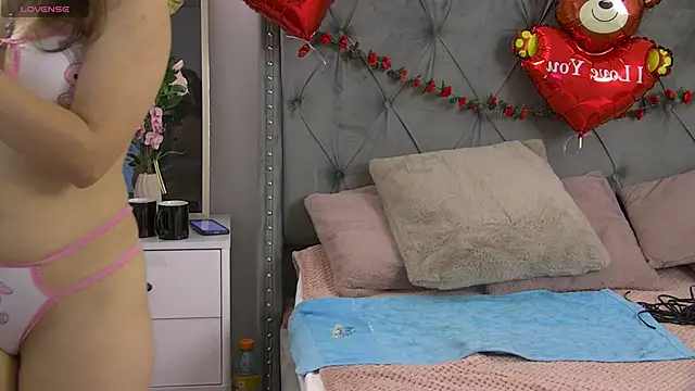 LolaButtie online show from February 19, 8:14 am