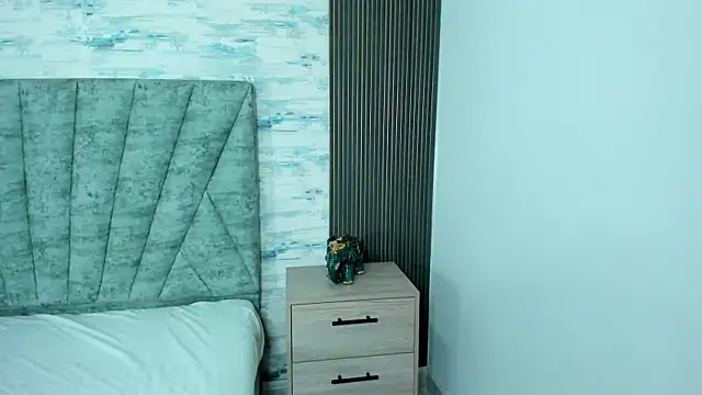 ShanelEvans online show from October 6, 6:45 pm