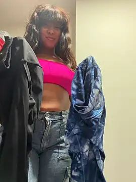 LuckyKhloe online show from May 17, 10:20 pm