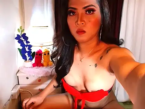 Gwensweetcum online show from May 8, 1:42 am