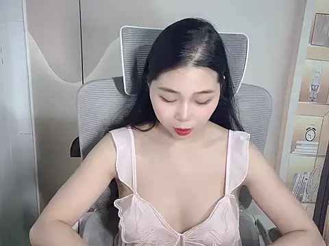 Strawberry18x online show from October 4, 1:28 pm
