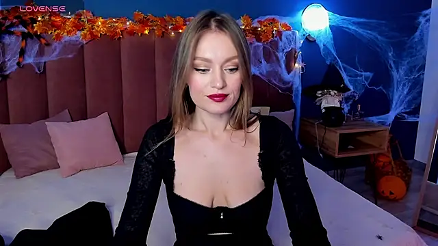 EvelynPoole online show from October 27, 2:29 am