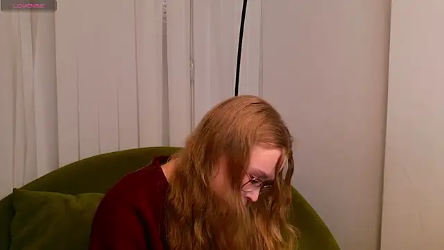 MandyMils online show from November 20, 2:40 pm