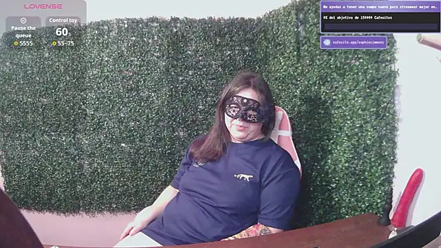 SophieSimmons  online show from October 4, 8:20 am