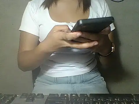 Skinny PinayGirljust18 online show from April 15, 2:12 am