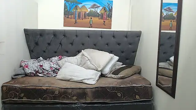 QUEEN DIVAXX online show from November 15, 1:06 am