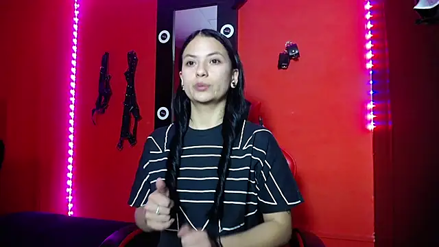 LaurynBennett  online show from September 18, 6:50 pm