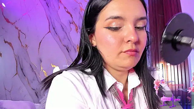 alicecute77 online show from May 18, 2:32 am