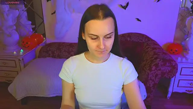 Kelly Cartier online show from October 17, 12:30 pm