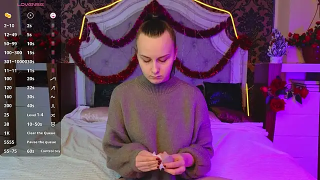 Kelly Cartier online show from January 17, 11:40 am