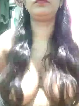 Snapshot of BerryOnFire chatting on October 28, 8:42 am BerryOnFire online show from October 28, 8:42 am