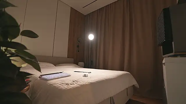 Noctivelle online show from March 26, 5:04 pm