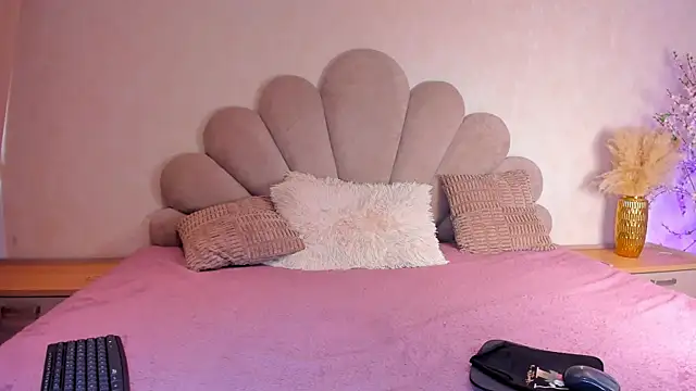 sofiagomez   online show from May 25, 9:03 pm