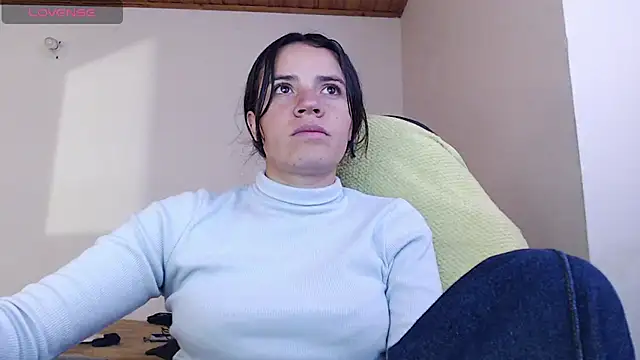 Skylar Serenity online show from November 18, 4:30 pm