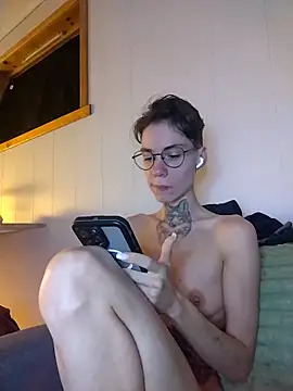 HoneySquirrel online show from April 7, 7:16 pm