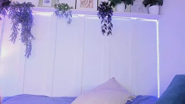 theLayla DH online show from September 22, 8:18 pm