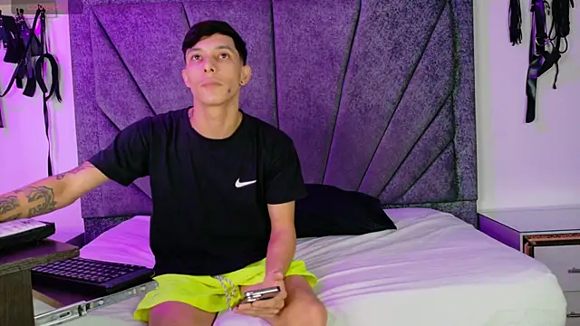 ZafiroAndFlynn online show from April 19, 2:55 am