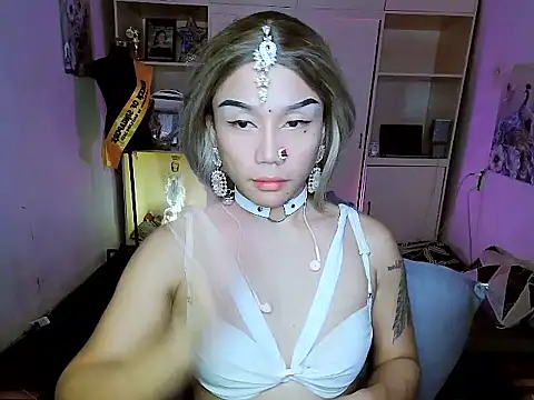 YourNikkieXxx online show from October 19, 9:44 am