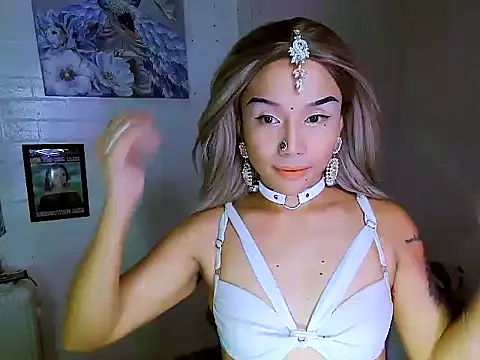 YourNikkieXxx online show from October 17, 2:42 pm