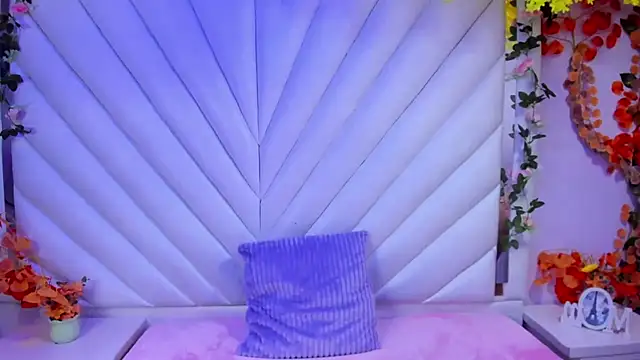  Luna Bennett online show from October 21, 1:04 pm