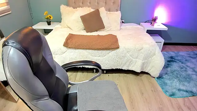 Miss Cataleya   online show from October 9, 1:15 pm