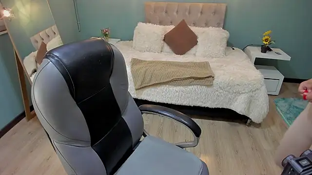 Miss Cataleya   online show from March 4, 11:50 am