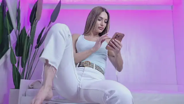 KaseyQuinn  online show from May 6, 7:40 pm