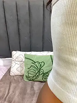 LonelyQueenxx25 online show from May 11, 9:45 pm