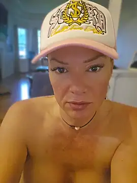 Sugarloveless online show from May 16, 1:10 pm