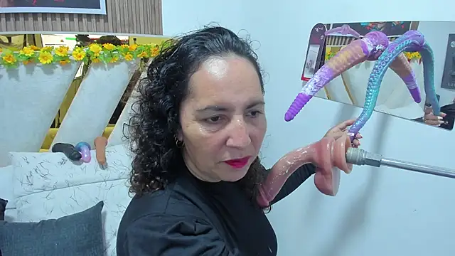 Luna Naughty1 online show from May 25, 5:56 pm
