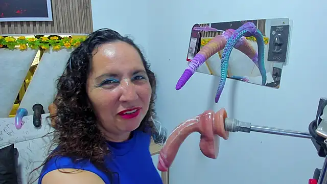 Luna Naughty1 online show from May 26, 5:56 pm
