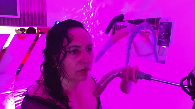 Luna Naughty1 online show from May 8, 7:38 pm