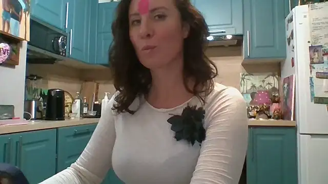 ALICAINWONDERLAND online show from October 28, 6:03 pm