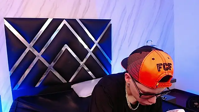 SpencerMontgomery online show from January 7, 8:01 pm