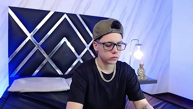 SpencerMontgomery online show from December 21, 10:24 pm