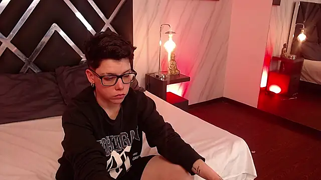 SpencerMontgomery online show from October 14, 1:08 am