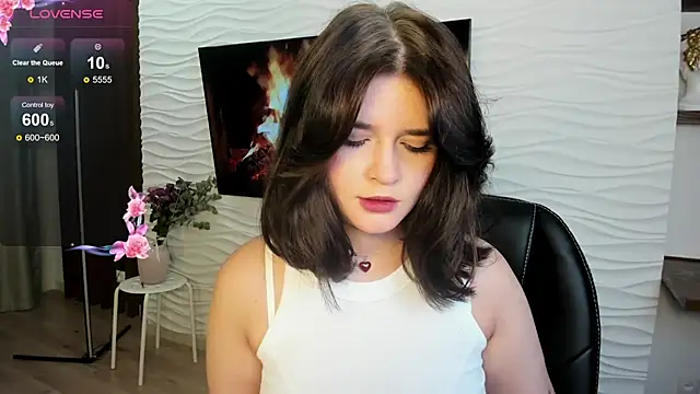 MoriGirl online show from September 30, 1:17 pm