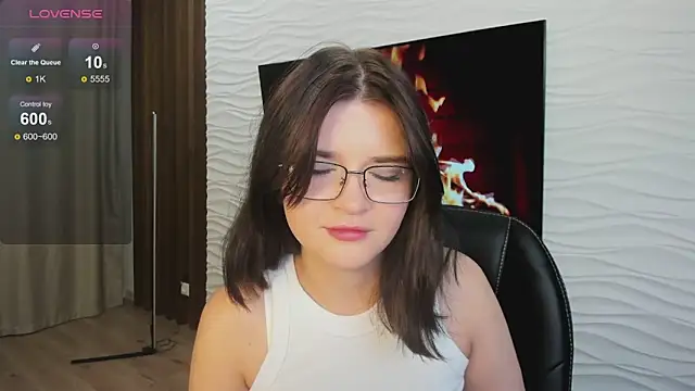 MoriGirl online show from September 18, 1:53 pm