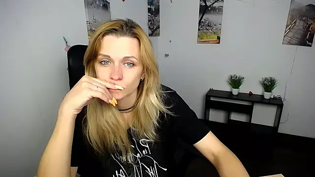 PeppyMia online show from October 20, 6:16 am