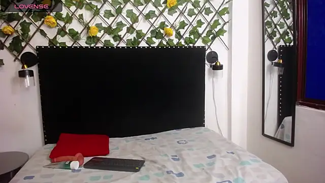 vzoeycooper online show from September 12, 2:56 am