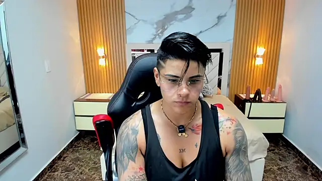 KAROLLJONES1 online show from May 9, 8:44 pm