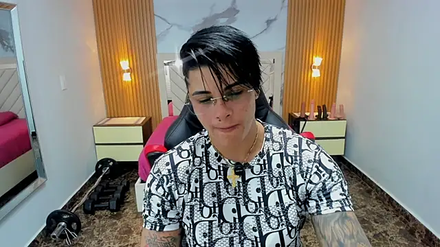 KAROLLJONES1 online show from May 11, 8:17 pm