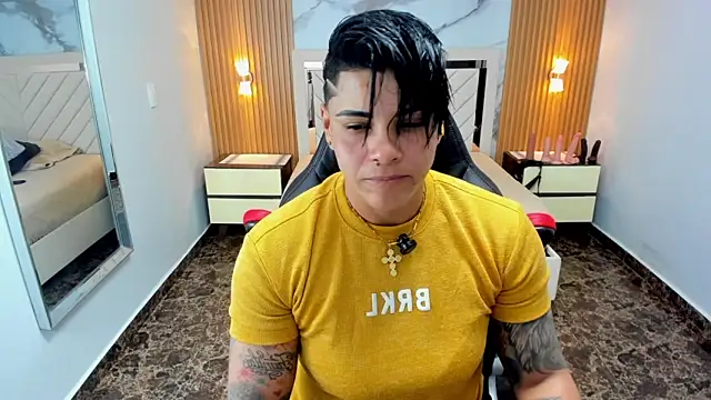 KAROLLJONES1 online show from May 16, 7:35 pm