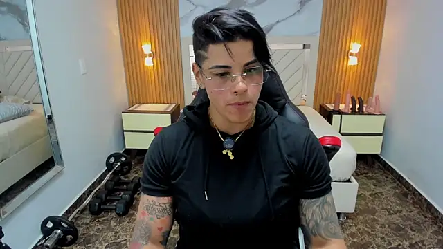 KAROLLJONES1 online show from May 12, 8:26 pm