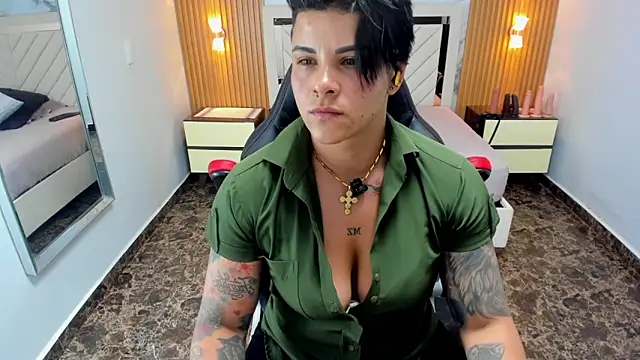 KAROLLJONES1 online show from May 20, 7:44 pm