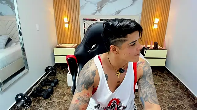 KAROLLJONES1 online show from May 13, 8:36 pm