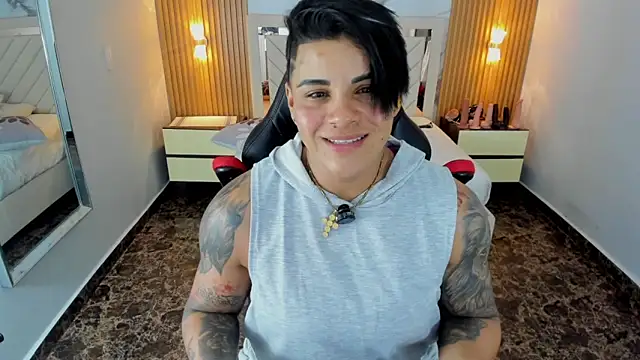 KAROLLJONES1 online show from May 26, 7:46 pm
