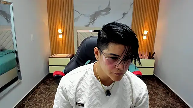 KAROLLJONES1 online show from March 30, 7:24 pm